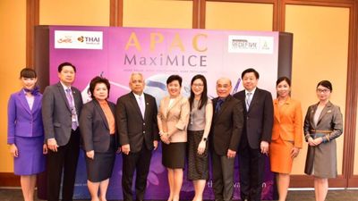 All smiles: TCEB and airlines mark the MaxiMICE promotion.