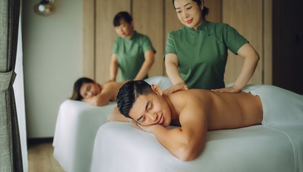 Nestled adjacent to The Outpost Hotel at the sister property of Oasia Resort Sentosa, Oasia Spa offers an enchanting blend of Eastern and Western therapeutic treatments.
